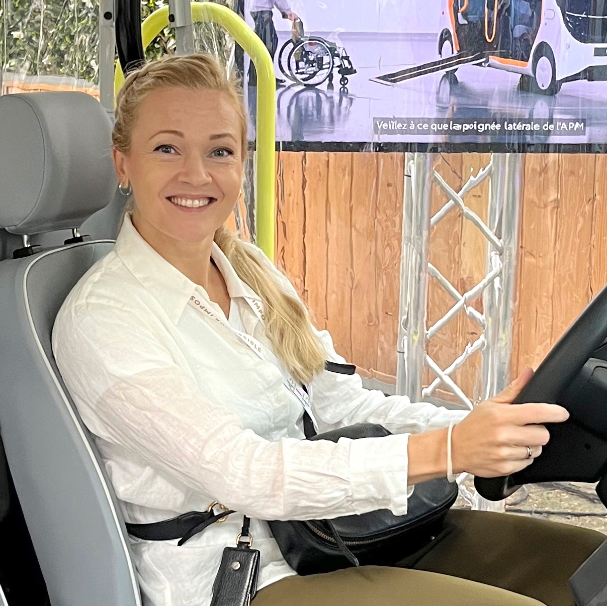 Accessible People Mover eli APM  ja Maria Mäntylä, Toyota Auto Finland, markkinointiviestintä