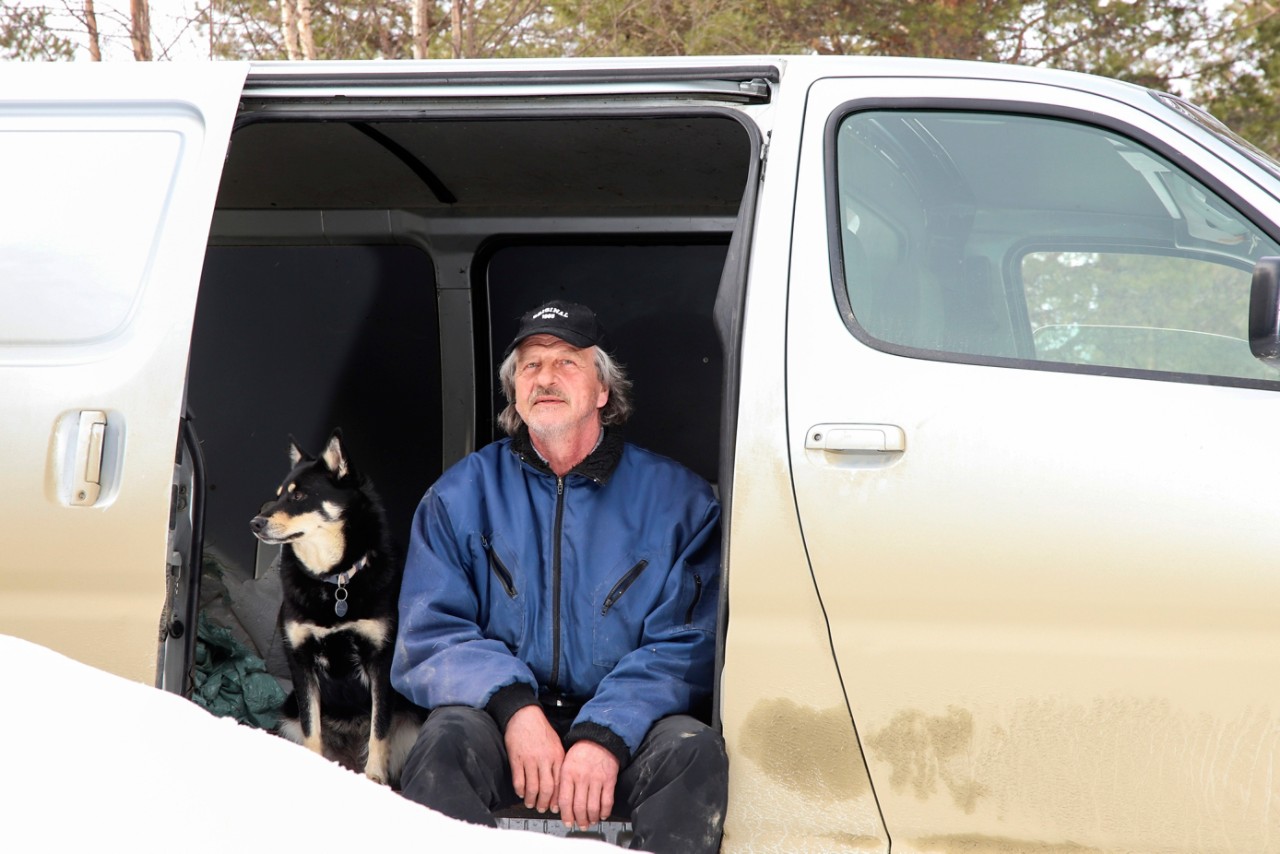 Aki Nevalainen ja Toyota Hiace.