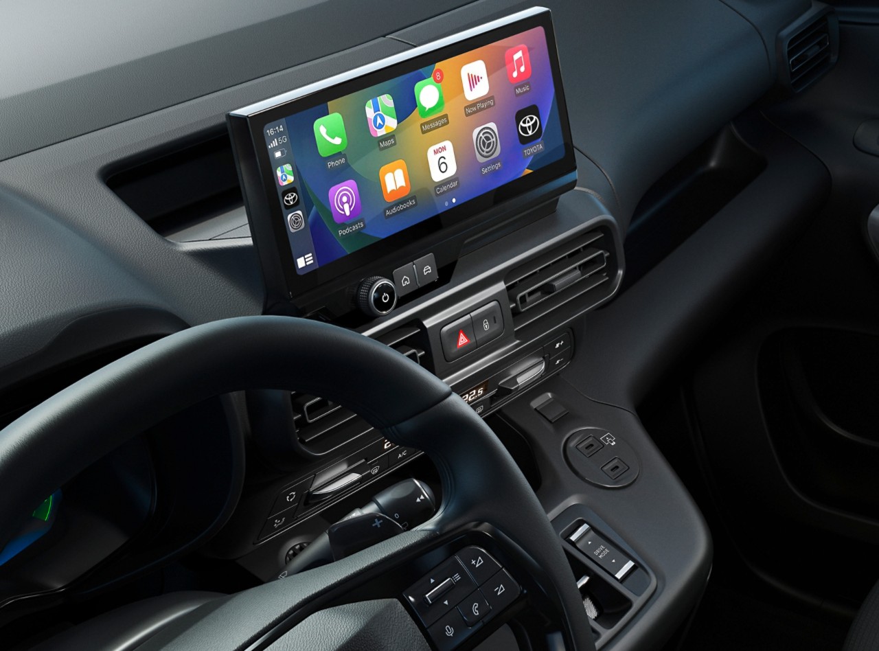 Apple CarPlay Proace City Verson multimedianäytöllä